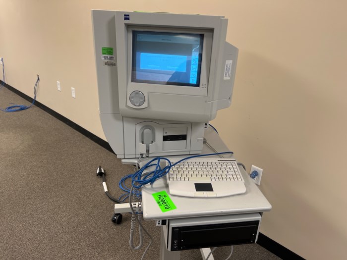 Zeiss Humphrey 750i Visual Field Analyzer With Table for sale